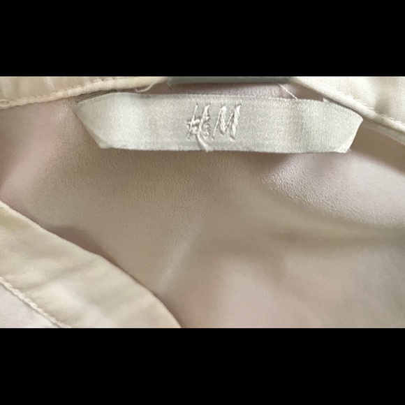 H&M RUFFLE WHITE TOP - Picture 5 of 6